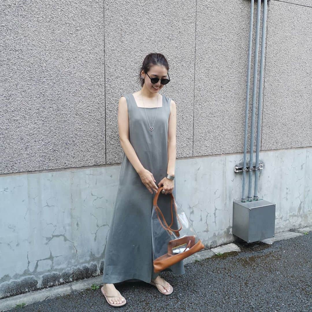 ayaka8880のインスタグラム：「. . 秋まで着られそうなサロペット🍂 . 色味的に送迎でも浮かないかな、と勝手に思ってます。 . 自転車考えると、どうしてもパンツスタイルばかり。 . スカート履きたい!! .」