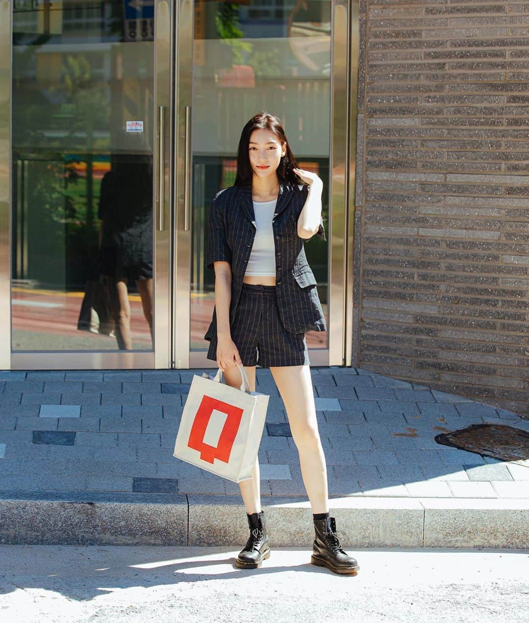 가로수길 , Seoulのインスタグラム：「Work with @quantiti.kr 🔥 모두들 태풍 대비 잘하시고 태풍 조심이용😭🌧🌧」