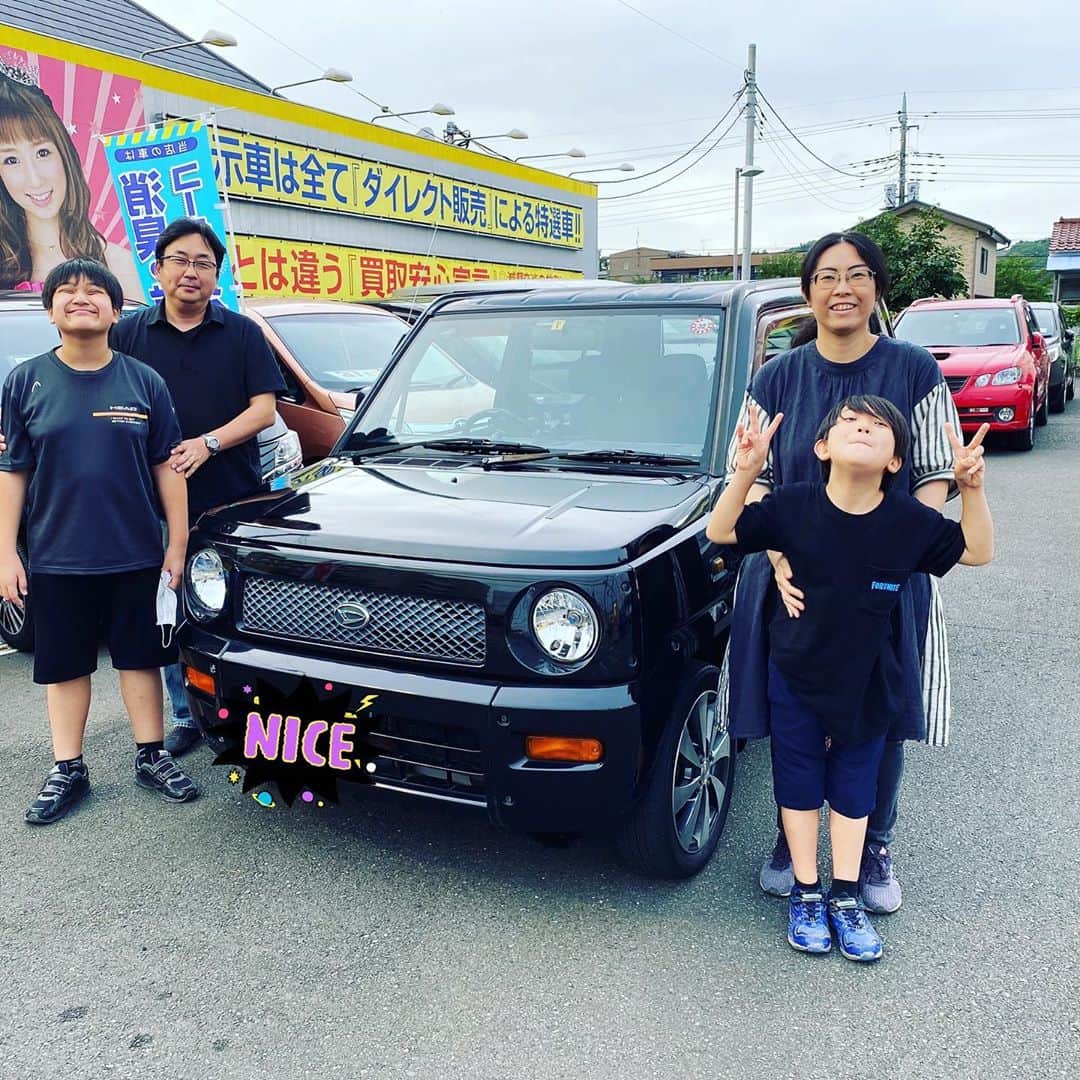 【公式】カーセブン（株式会社カーセブンディベロプメント）のインスタグラム：「カーセブン多摩ニュータウン店にて、 ダイハツネイキッドご成約頂きました🙏✨  LINEからのお申し込みです💡  お客様から感謝のお言葉を頂きました☺️🌟  本日の納車につきましては、ピカピカにして頂き本当に有り難うございました。 素敵なお車で家族ともども気に入っております。 予算の少ない中、お車を譲って頂きましたこと深く感謝致しております。 素敵なお車もそうですが、私と妻は関さんの様な方に出会えましたことを何よりも嬉しく思っております。 お車大切にいたしますね。 これからもお忙しい日が続きますが、何卒、御体をご自愛くださいますようお願い申し上げます。 そして、これからもお力添えの程、宜しくお願い申し上げます。  車をお探しの方はお気軽にご相談下さい🚗  #カーセブン #中古車 #line #車好きな人と繋がりたい #ダイハツ #line商談」