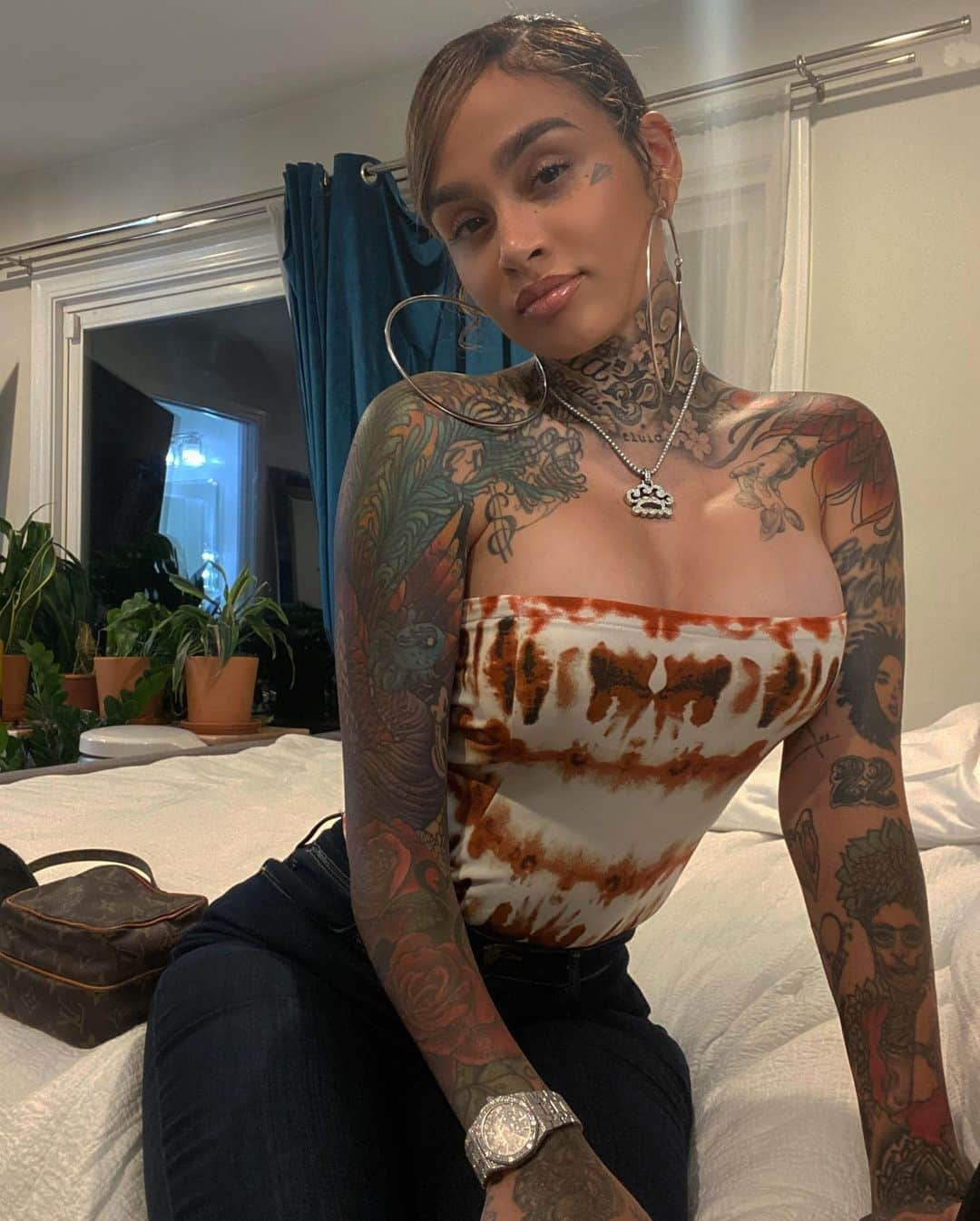 ケラーニさんのインスタグラム写真 - (ケラーニInstagram)「amber x frankincense wit the YSL kinda girl . ☯️」8月26日 12時57分 - kehlani