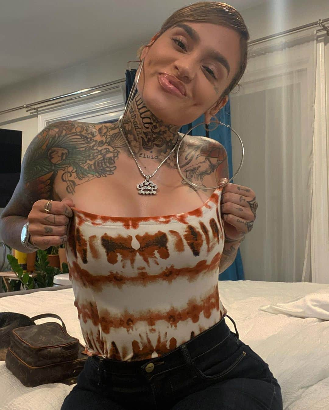 ケラーニさんのインスタグラム写真 - (ケラーニInstagram)「amber x frankincense wit the YSL kinda girl . ☯️」8月26日 12時57分 - kehlani