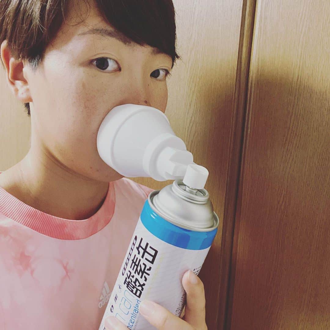 のインスタグラム：「疲労回復のために酸素注入！ 体調不良時にも活躍です。  軽いので、遠征のお供にもなっています。  #酸素缶 #手洗いうがい酸素缶 #高濃度酸素  #コロナ対策  #withコロナ  #免疫力アップ  #酸欠  #マスク酸欠  #vigomedical」