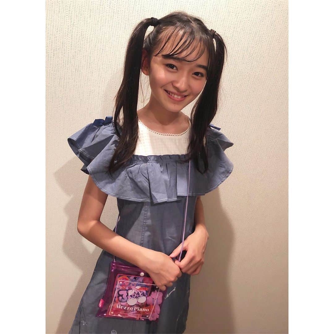ニコ☆プチのインスタグラム：「プチモのふろくの使い方、今日はジュリ😚 ジュリのサコッシュの中は、おやつでいっぱい…🍭🤭💞  今月号のふろくも可愛すぎる‪‪‪‪❤︎‬" メゾ ピアノ ジュニアさんの ビニールサコッシュ.｡.:*☆ じゅりはおやつを入れてるよ🍭 お出かけの時にすぐ取り出せるから 弟やお友達にもあげやすいの⸝⸝› ̫ ‹⸝⸝♡ お気に入りだよ⸜︎︎︎︎❤︎︎⸝‍ みんなも是非使ってね◡̈*.。  #ニコプチ #ニコプチふろく #プチモのふろくの使い方  #ニコプチふろくのある生活  #メゾピアノジュニア #mezzopianojunior  #ふろく #八木珠梨」