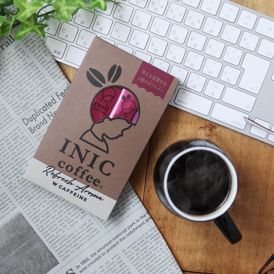 INIC coffeeさんのインスタグラム写真 - (INIC coffeeInstagram)「頑張るあなたを応援するコーヒー INIC coffee Refresh Aromaが新発売しました！  GABAとWカフェインの2種類からお選びいただけます☕ それぞれGABAやカフェインが配合されているだけでなく、コーヒーとの風味バランスにもこだわり、毎日飲みたくなるような満足感のある味わいを追求しました。  Refresh Aroma GABAは、昨今の状況から疲労やストレスを感じている皆さんを、コーヒーでサポートしたいという思いから生まれました。 お湯に注いだ瞬間からリフレッシュしていただけるエチオピアコーヒーの華やかな香りを感じられます。 1杯のコーヒーには、ストレス解消効果やリラックス効果があるGABAが約30㎎配合されています。 また1日に50～100mg（2、3杯）摂取することで、体内に蓄積したGABAによる、睡眠の“質”の向上効果も期待できます。  Refresh Aroma W CAFFEINEは、集中して仕事や勉強に取り組みたいときなど、頑張る皆さんをコーヒーで応援したいという思いから生まれました。 頭がさえるようなエチオピアとキリマンジャロの深煎りならではの力強い味わいを感じられます。 1杯のコーヒーからは、通常のドリップコーヒー2杯分である120mgのカフェインを摂取できます。 眠気を抑えたいときはもちろん、集中力を高めたいときや疲労を軽減したいときにもオススメです。  アイスでもホットでもさっと溶け、健康効果と美味しいコーヒーを同時にお楽しみいただけます☕  #イニックコーヒー #INICcoffee #INIC #RefreshAroma #GABA #カフェイン #おうちカフェ #家カフェ #ホームカフェ #コーヒー大好き #コーヒーが好き #コーヒー巡り #コーヒーブレイク #コーヒーライフ #コーヒーのある生活 #コーヒーに合う #コーヒー時間」8月26日 13時29分 - iniccoffee