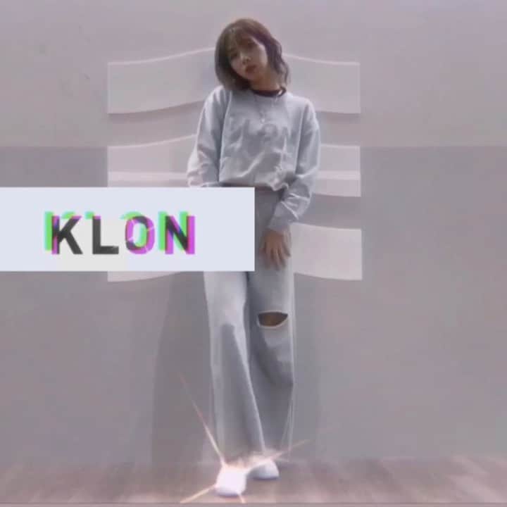Kahonnaのインスタグラム：「． @klon_klon_klon 💖🙏 ． KLON DANCECONTEST開催中です🔥 8/31まで募集！！審査員3名の選考を経て 優勝賞金10万円をプレゼント🔥🔥🔥✨ 是非皆さん挑戦してみてください☺️✨💕  自由な振り付けのダンスで自分を表現したい ダンスが大好き・楽しいことをしたい・KLONが好き 知名度をあげたい・ダンスの楽しさをもっと世に広めたい みんなでもひとりでもダンスに熱く取り組みたい などなど応募動機も内容も自由なコンテストのようです✨ ． 応募要項など詳しいことKLON の公式サイトにて！ 是非、みなさんチェックして 8/31までに投稿してみてね❤️🌷 ． black t shirt & GRAY trainer 共に『Lsize』着用です🌷❤️ ． #klondance#contest#klon」