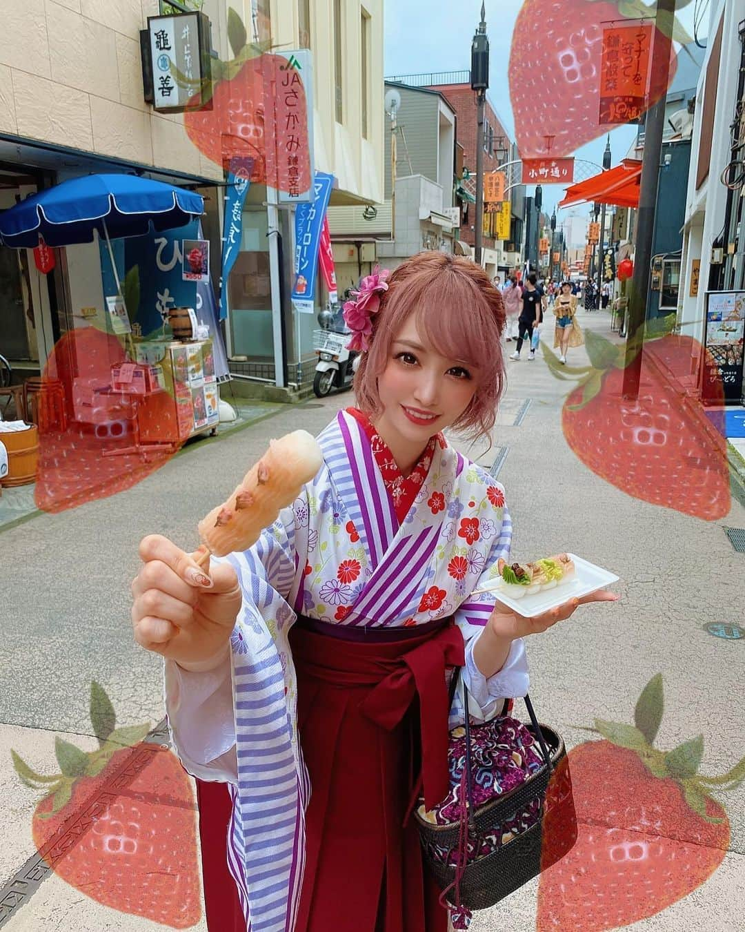 サキ吉さんのインスタグラム写真 - (サキ吉Instagram)「皆にお知らせ🍓✨ ． なんとこの度サキ吉は ミスいちご2021に選んで頂きました！！！🍓 ． 「ミスいちご」は全国のいちごの消費拡大を目的に、全国各地のいちごの魅力を伝える活動をします🍓✨ ． 最近では地方のお仕事を頂く事が増えて、 私の活動が地域活性化のお力になれる事がわかりました🥺💞 それが応募のきっかけに✨ ． 活動を通して大好きなイチゴの魅力をPRすることはもちろん、地方のいいところをたくさん知ってもらって、日本を元気にしていきたいです🍓 ミスいちごになれたからには、今まで出来なかったお仕事にもたくさん挑戦していきたいと思っています🥰 ． みんな応援してねっ🍓 ミスいちごのサイトも是非チェックしてください🍓 ． #ミスいちご #ミスいちご2021  #ビジョビ #ビジョビ_ミスいちご2021  #着物 #着物女子  #袴 #大正ロマン #食べ歩き #鎌倉 #🍓 #いちご #イチゴ #苺 #strawberry」8月26日 13時56分 - sakikichi1201