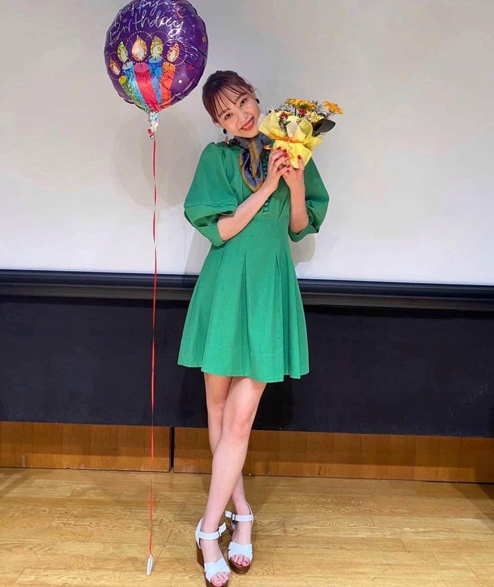 小林ひかるのインスタグラム：「💐﻿ 4月に誕生日イベントが開催出来なかったということで私の誕生日も一緒にお祝いしていただきました😭✨﻿ ありがとうございました！！😭💗💗﻿ お花可愛かった〜！！！﻿ ﻿ #pinkcres」