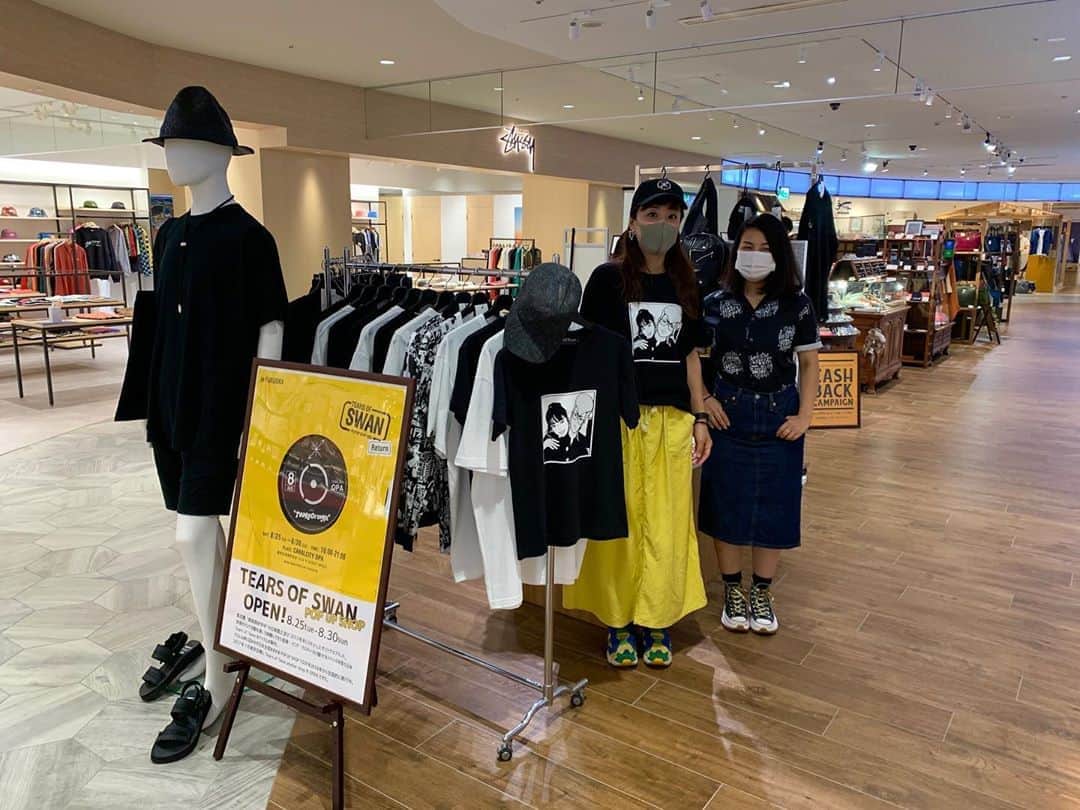 のインスタグラム：「POP UP SHOP TOUR in福岡、2日目です!! 本日も皆様のご来店をお待ちしておりますので宜しくお願い致します(^^)🏬🕴👭  TEARS OF SWAN POP UP SHOP TOUR 2020 in FUKUOKA  DAY:2020.8/25(tue)〜8/30(日) TIME:10:00〜21:00 SHOP:CANALCITY OPA PLACE: 福岡県福岡市博多区住吉1-2-22  1F EVENT SPACE WEB: https://www.opa-club.com/canalcity @tears_of_swan  #tearsofswan  @canalcityopa #canalcityopa #opa #福岡」