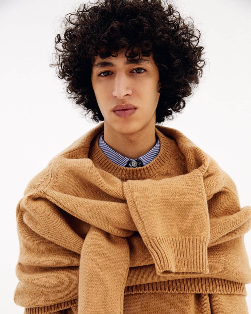 アーペーセーのインスタグラム：「A.P.C. Fall look   Bilel is wearing the Pablo jumper and the Casual shirt.  Available in stores and at apc.fr   #APC #APCFW20」