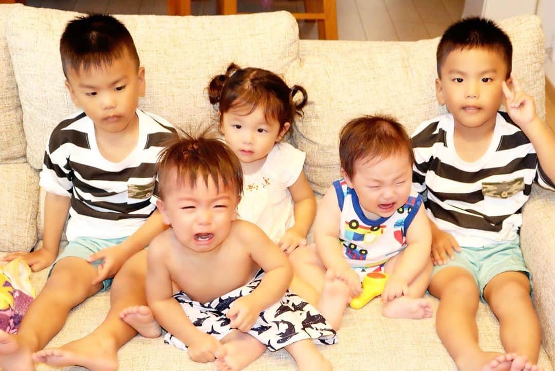 のインスタグラム：「#happy #家事 #育児 #family #家族 #boy #smile #男の子 #息子 #code #love #lucky #kids #子供 #thankyou #宝物 #ベビー #fashion #follow #心 #縁 #パパ #ママ #家族写真 #男の子ママ #赤ちゃん写真 #photo #子育て #1歳 #flower」