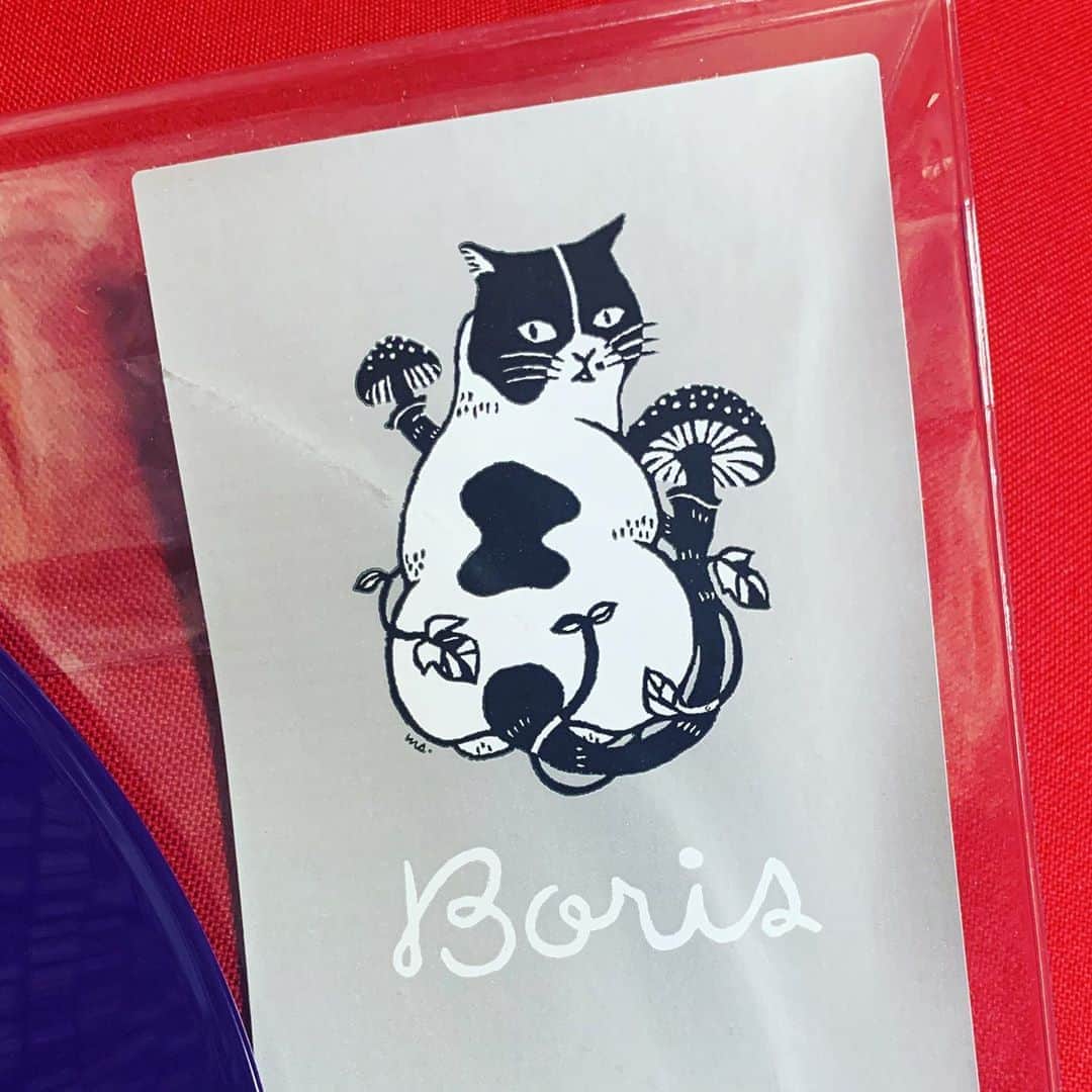 BORISさんのインスタグラム写真 - (BORISInstagram)「Did you guys all listen?  Boris (a Melvins’ song cover)12inch. *An etching is on Side 2.  limited pressing of 900 copies, 800 are on purple vinyl available via @holymountainprinting   The stock has decreased.  Please hurry up.  Also exclusive Boris Merchandise available!」8月27日 0時17分 - borisdronevil