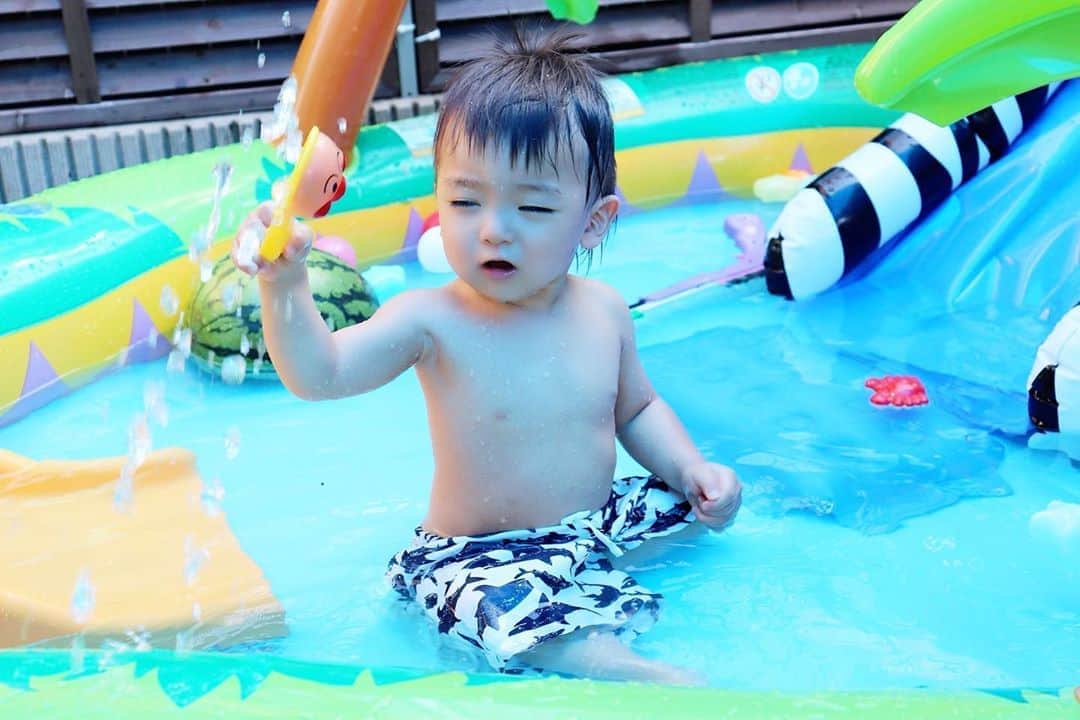 Momoeのインスタグラム：「#happy #家事 #育児 #family #家族 #boy #smile #男の子 #息子 #code #love #lucky #kids #子供 #thankyou #宝物 #ベビー #fashion #follow #心 #縁 #パパ #ママ #家族写真 #男の子ママ #赤ちゃん写真 #photo #子育て #1歳 #flower」
