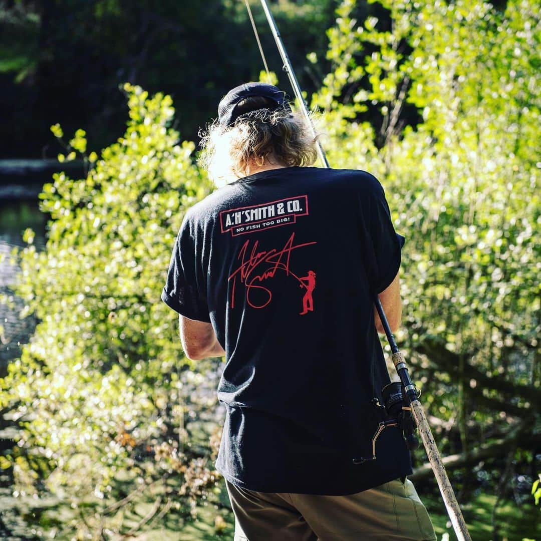 エイドリアン・スミスのインスタグラム：「My brand new fishing merch range is now available to pre-order!  Visit irnmdn.co/nofishtoobig  #AdrianSmith #Merch #Fishing #MonstersOfRiverAndRock #McMurtrie」