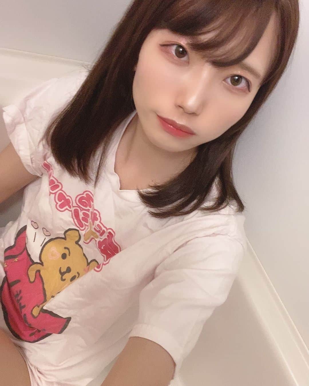 石原美沙紀のインスタグラム：「お風呂の後に裸眼メイク😂研究しはじめた😂カラコンはなかなか卒業できないけどこうして裸眼でも盛れる化粧を研究します💦#裸眼メイク　#clio #アイシャドウパレット #乾燥機のシワ　#自撮り　#アイドル　#フォローミー　#japanesegirl #followｍe」