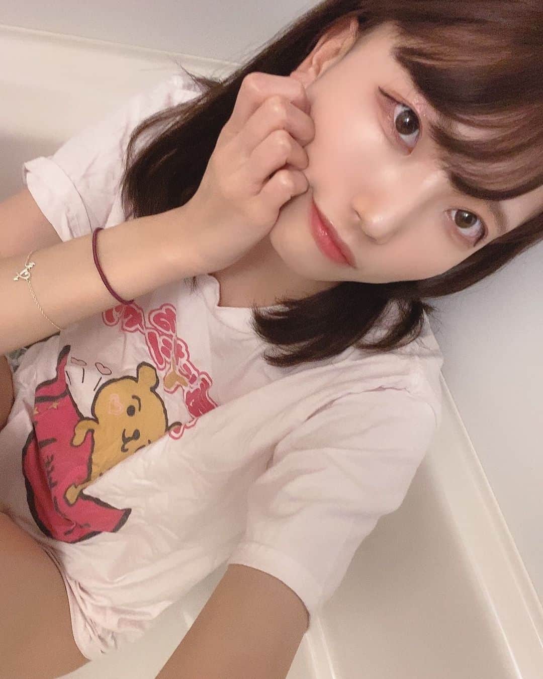 石原美沙紀のインスタグラム：「お風呂の後に裸眼メイク😂研究しはじめた😂カラコンはなかなか卒業できないけどこうして裸眼でも盛れる化粧を研究します💦#裸眼メイク　#clio #アイシャドウパレット #乾燥機のシワ　#自撮り　#アイドル　#フォローミー　#japanesegirl #followｍe」