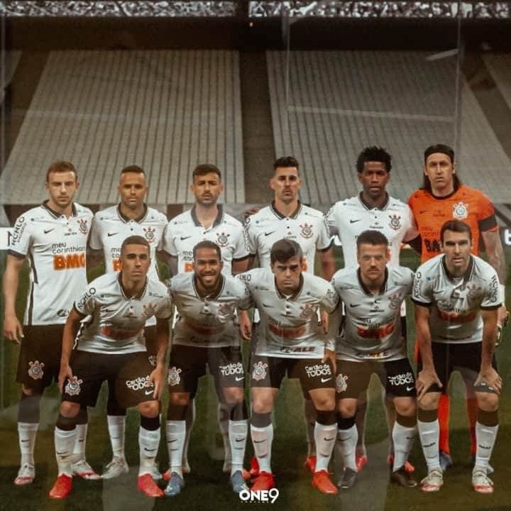 ダニーロ・フェルナンド・アベラールのインスタグラム：「Mais uma batalha! Vamos com tudo e sempre Deus nos abençoando 🙏 #vaicorinthians #euacredito」