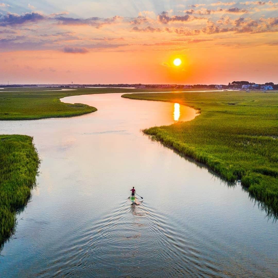 Visit The USAさんのインスタグラム写真 - (Visit The USAInstagram)「@nicholas_skylar captures a tranquil form of social distancing during sunrise in South Carolina! 🌅 Close to Charleston, Sullivan's Island is a serene destination for the beach and water activities. 📸 : @nicholas_skylar #VisitTheUSA #TogetherInTravel」8月27日 1時00分 - visittheusa