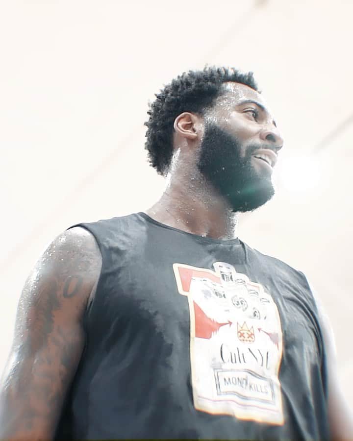 のインスタグラム：「Don’t sleep 👀🤫🦋🏀 SONG: Take This ALBUM: F.Y.I. 2 🎥: @drvphotovideo」
