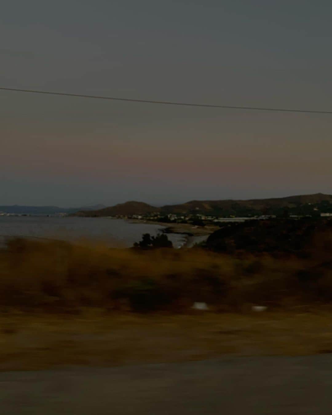 エレオノーラ・カリシのインスタグラム：「On the road + blurry thoughts 🎞」