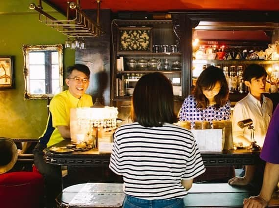 HereNowさんのインスタグラム写真 - (HereNowInstagram)「Wander into old Shanghai inspired cafe&bar  📍:Café Chamber（Taipei）  "It's quite hard to find cafes that are open until late at night. This cafe makes you feel as though you have traveled back in time to old Shanghai. I like this place so much that I almost don't want to tell anyone about it. It’s my own secret hideout." Writer, Carol Lin (@thecaroltw )  #herenow #herenowtaipei #wonderfulplaces#beautifuldestinations#travelholic #travelawesome #traveladdict#igtravel #livefolk #instapassport #instadrink #drinkstagram #cocktail #taipei #台湾 #台北 #台北旅行 #대만 #대만여행 #타이베이 #iseetaiwan #exploretaiwan #vscotaiwan #taiwangram #台灣 #早午餐 #brunch #美食 #古早味 #吃貨人生」8月26日 16時41分 - herenowcity