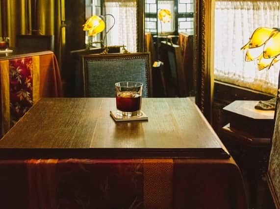 HereNowさんのインスタグラム写真 - (HereNowInstagram)「Wander into old Shanghai inspired cafe&bar  📍:Café Chamber（Taipei）  "It's quite hard to find cafes that are open until late at night. This cafe makes you feel as though you have traveled back in time to old Shanghai. I like this place so much that I almost don't want to tell anyone about it. It’s my own secret hideout." Writer, Carol Lin (@thecaroltw )  #herenow #herenowtaipei #wonderfulplaces#beautifuldestinations#travelholic #travelawesome #traveladdict#igtravel #livefolk #instapassport #instadrink #drinkstagram #cocktail #taipei #台湾 #台北 #台北旅行 #대만 #대만여행 #타이베이 #iseetaiwan #exploretaiwan #vscotaiwan #taiwangram #台灣 #早午餐 #brunch #美食 #古早味 #吃貨人生」8月26日 16時41分 - herenowcity