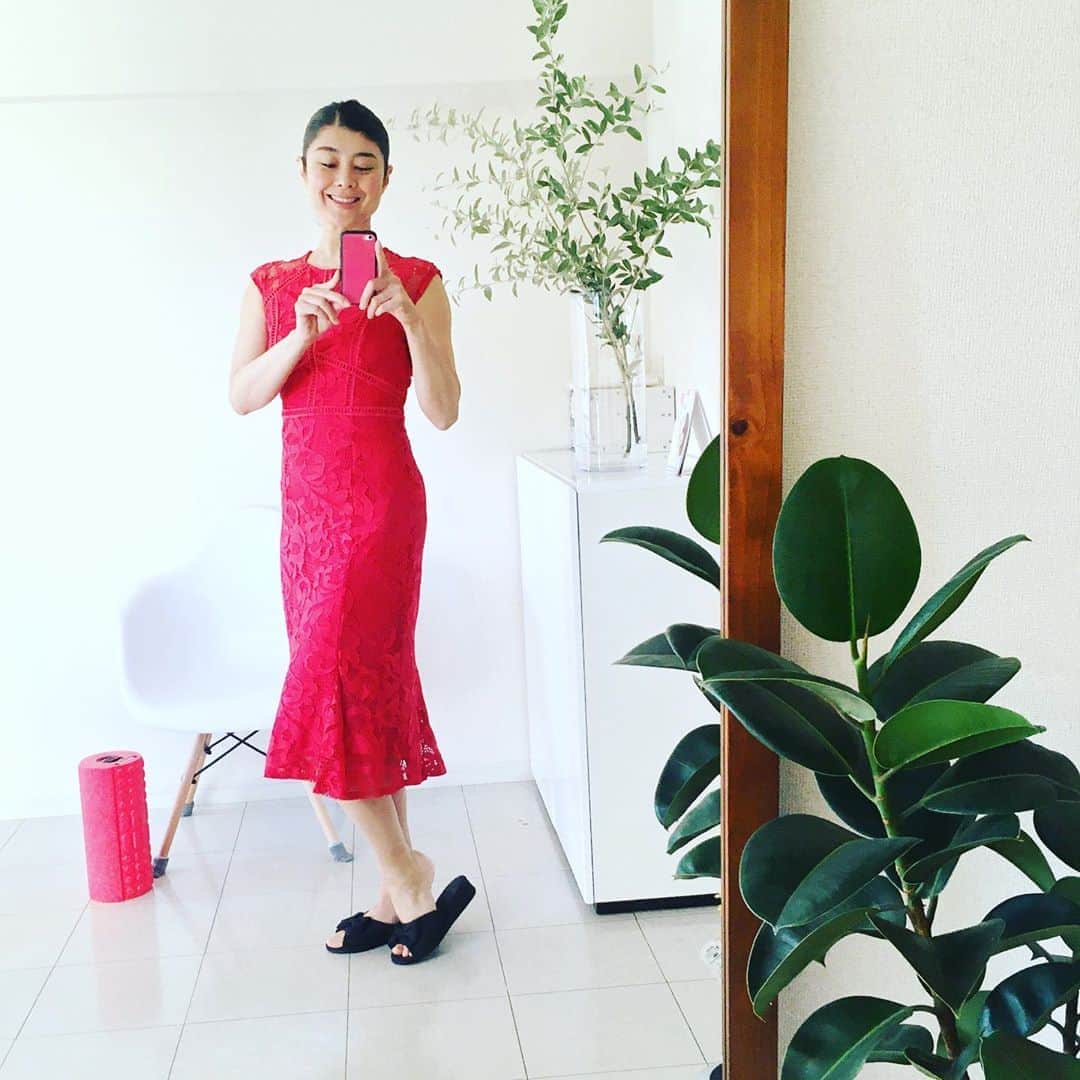 間々田佳子のインスタグラム：「今日はこれから オンライン講演😆🙂😗😋  オンラインなのに なぜか香水つけて…笑笑  頑張らなくちゃ‼️  #間々田佳子 #印象アップ表情筋トレーニング講演」