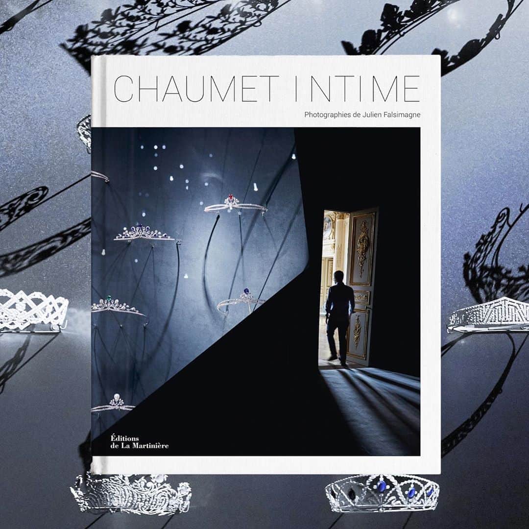 Chaumetさんのインスタグラム写真 - (ChaumetInstagram)「For the first time in the closed and secret world of Place Vendôme’s jewellers, our Chaumet Behind the Scenes coffee table book retraces the daily life of a Maison with over two centuries of history. From the 12 Vendôme, the Maison’s beating heart, to China, Japan and the Middle East, this book unveils a collection of stolen moments, revealing Chaumet’s magical spirit. Available in French and English versions, in bookstores or online. #Chaumet #ChaumetLibrary #ChaumetTreasures」8月26日 16時54分 - chaumetofficial