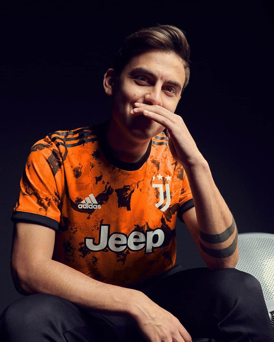 adidas Footballさんのインスタグラム写真 - (adidas FootballInstagram)「Driven by our vision. Introducing the new 2020/21 @Juventus Third jersey, exclusively available now through adidas and official club stores.  #ReadyForSport  #Football #Soccer #adidasFootball」8月26日 16時59分 - adidasfootball