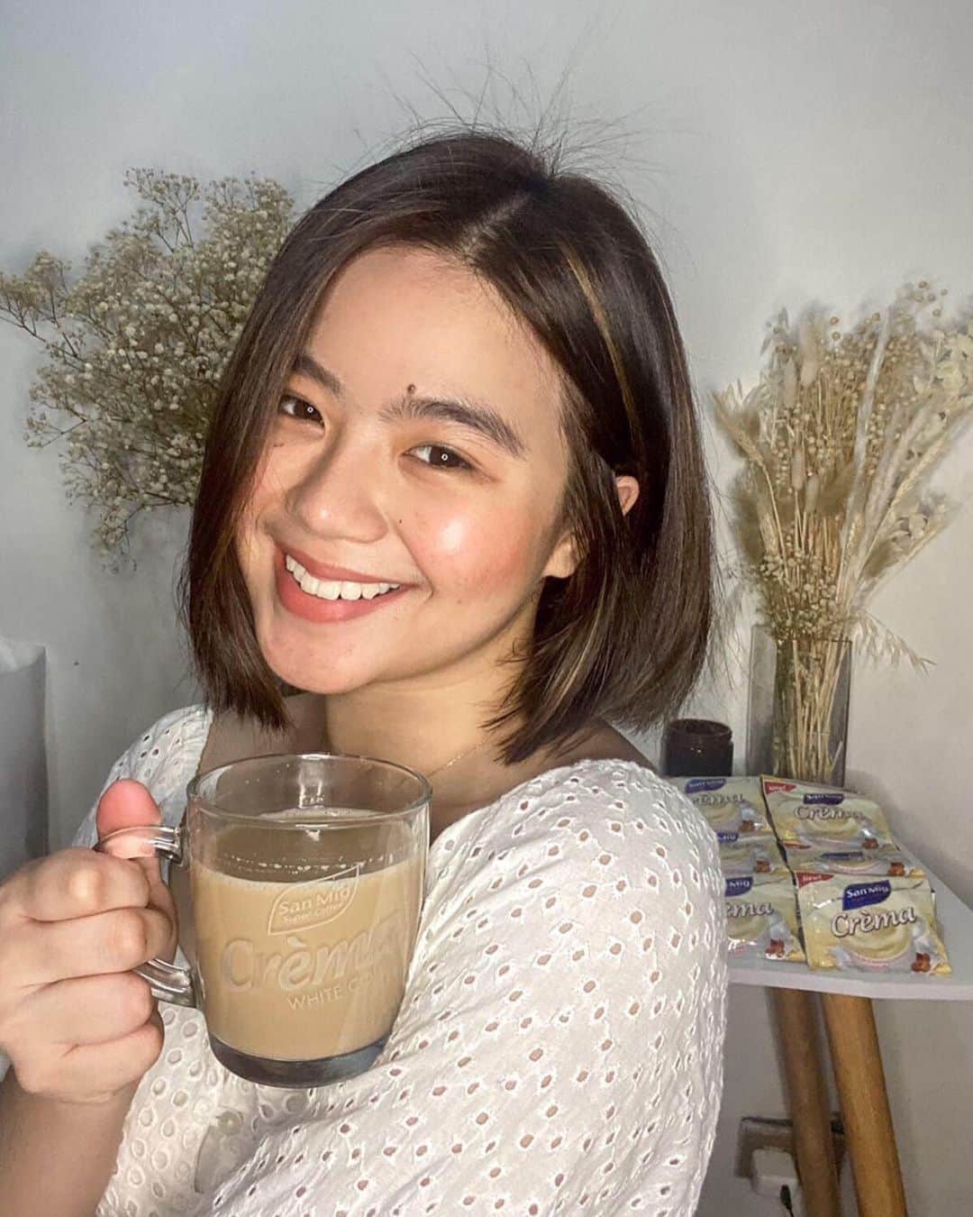 Miles Ocampoさんのインスタグラム写真 - (Miles OcampoInstagram)「San Mig Crema White Coffee first, everything else later ☕️ Sharing my newest discovery for my  leveled up creamy white coffee 💕 I’m ready to level-up and look forward to better days ahead! @sanmigcoffeeph #LevelUpWithKathAndSanMigCrema #SanMigCremasarapMagLevelup」8月26日 17時00分 - milesocampo
