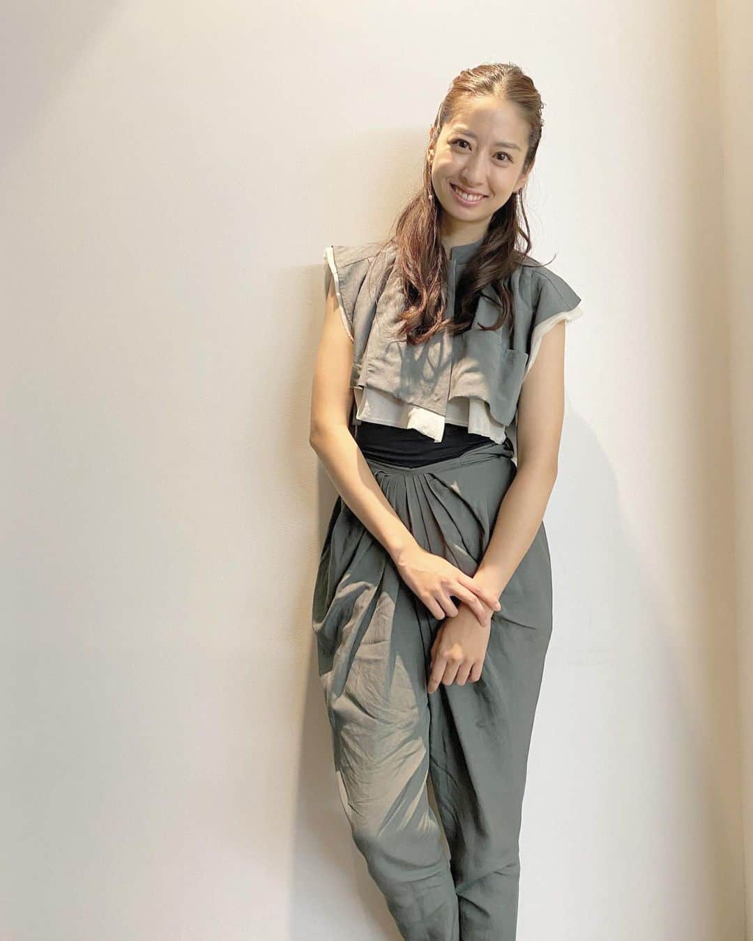 中田あすみさんのインスタグラム写真 - (中田あすみInstagram)「因みにスタジオ衣装はセットアップ。 ボトムスはゆったりで楽ちん。  #heimkunft」8月26日 17時00分 - asumi.nakada
