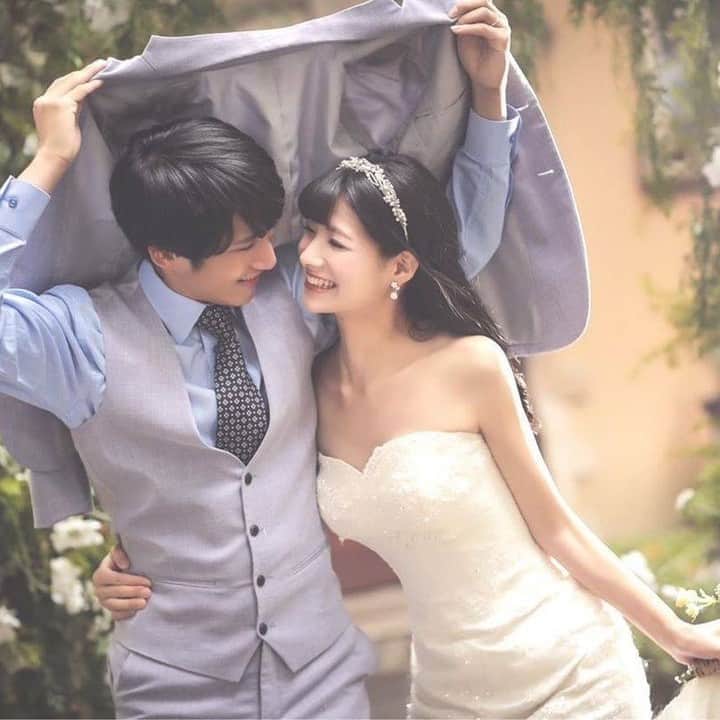 プレ花嫁の結婚式準備サイト farny 【ファーニー】さんのインスタグラム写真 - (プレ花嫁の結婚式準備サイト farny 【ファーニー】Instagram)「@farny_weddingをフォローして #プラコレ #farnyレポ を付けて投稿してくださいね♥ . :-: :-: :-: :-: :-: :-: :-: :-: :-: 本日紹介したいウェディングフォトは・・・ @momo92104さん♡ . まるで映画のワンシーンに 出てくるかのような ロマンチックなウェディングフォト*  見ているだけで うっとりしてしまいますよね✨ ==================== 📷 :𝐁𝐑𝐈𝐃𝐀𝐋 𝐏𝐇𝐎𝐓𝐎 𝐒𝐓𝐔𝐃𝐈𝐎 𝐋𝐔𝐗𝐄 （@photostudioluxe） ==================== . \\花嫁ライター募集中// @farny_wedding の DMより”Farny 花嫁ライター希望”とお送りくださいね◎ 担当者から折り返しご連絡さしあげます⁂ . \\花嫁アプリ // プロのアドバイザーに結婚式の相談を何度でも♡ ウェディングドレスの記事や、 自分のウェディングレポを残せちゃう♡” . ＞＞＞TOPのURLからcheck ⋈ @placolewedding ＞＞＞結婚のご相談は プラコレウェディングアドバイザーへ♡ @wedding_adviser ＞＞＞ウェディングレポを残したいなら、 farny by プラコレをcheck ✎ @farny_wedding ＞＞＞ウェディングアイデア＆DIYは ドレシーアイデアcheck ❁ @dressy_idea . ┈┈┈┈┈┈┈┈┈┈┈┈┈┈┈┈┈┈┈ #プレ花嫁 #卒花嫁 #結婚準備 #結婚式 #結婚式場 #当日レポ #撮影指示書 #weddingtbt #ウェディングフォト #ブライダルフェア #卒花しました #farnyレポ #前撮り #2020秋婚 #2020冬婚 #挙式 #令和花嫁 #全国のプレ花嫁さんと繋がりたい #韓国フォト #韓国前撮り #韓国花嫁 #おしゃれ花嫁 #スタジオリュクス」8月26日 17時11分 - farny_wedding