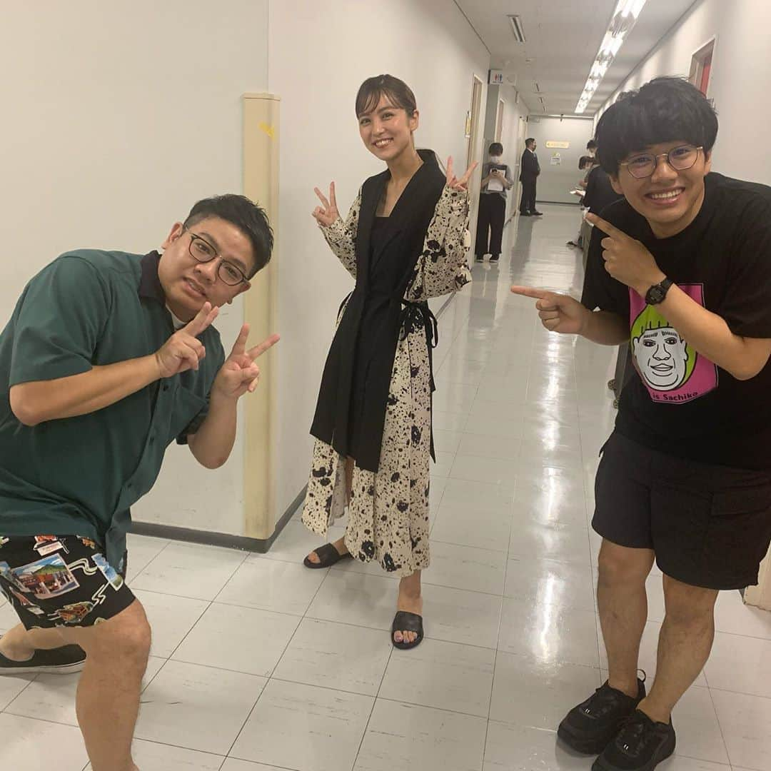 昴生さんのインスタグラム写真 - (昴生Instagram)「収録！！ #お仕事でスタジオに来たら #たまたま向かいの楽屋が #石川恋 さん #でした！ #インスタでフォローし合っていて #今日初めてお会いすることができました！ #ずっと笑顔で素敵な方！ #ほんで #顔小さい！ #それが衝撃的！ #今まで会った人の中で #一番顔小さいかも！ #亜生のTシャツに書いてる顔と #同じくらい！ #キャップの裏のペリペリ #端と端繋いでるやろなぁ！」8月26日 17時23分 - mikikousei