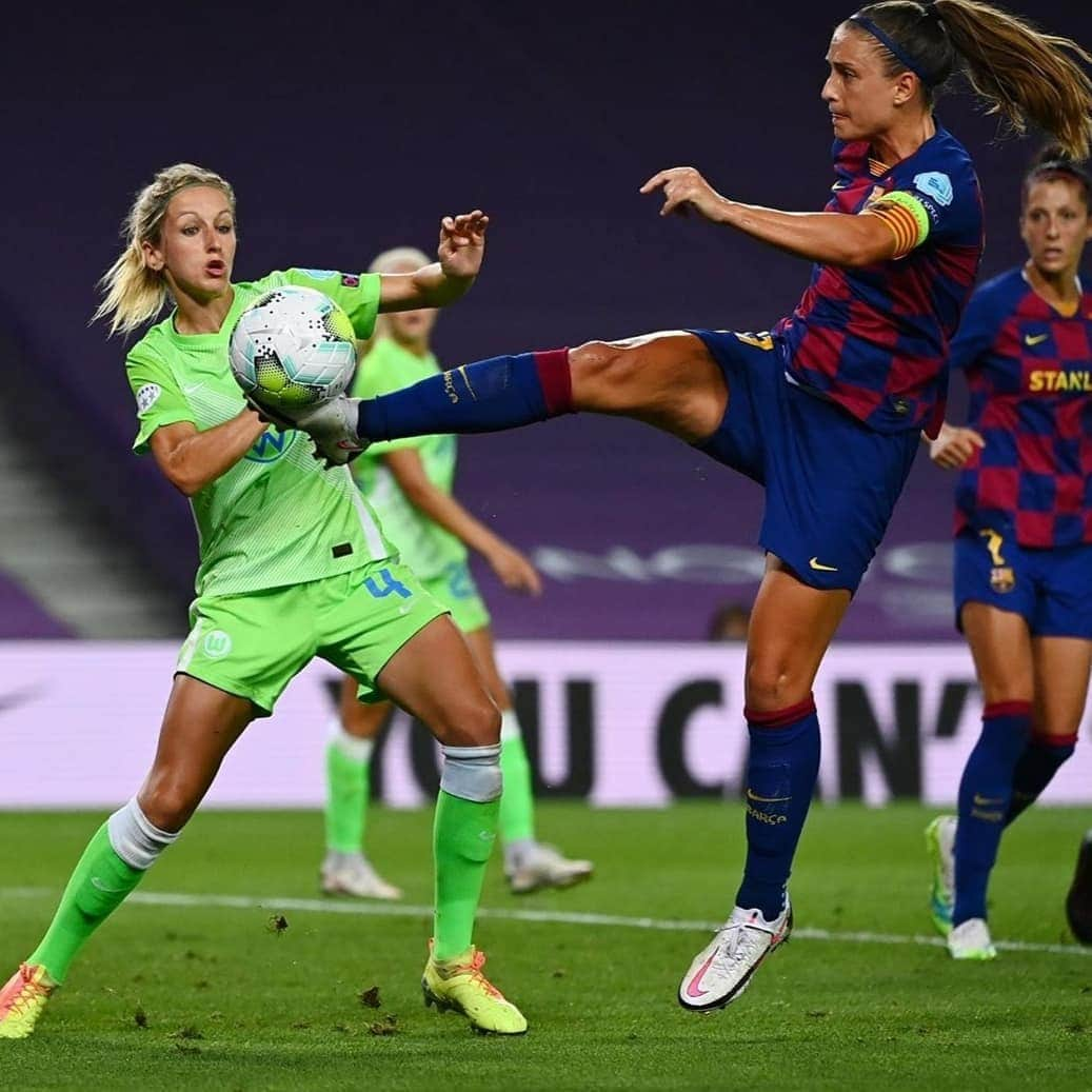 Kathy Hendrichさんのインスタグラム写真 - (Kathy HendrichInstagram)「What a fight, what a game!! 😮 But we made it!!! ➡️➡️➡️FINAL 2020!! ⚽ #uwcl #vflwolfsburg #fcbarcelona #sansebastian」8月26日 17時21分 - kathy_hendrich