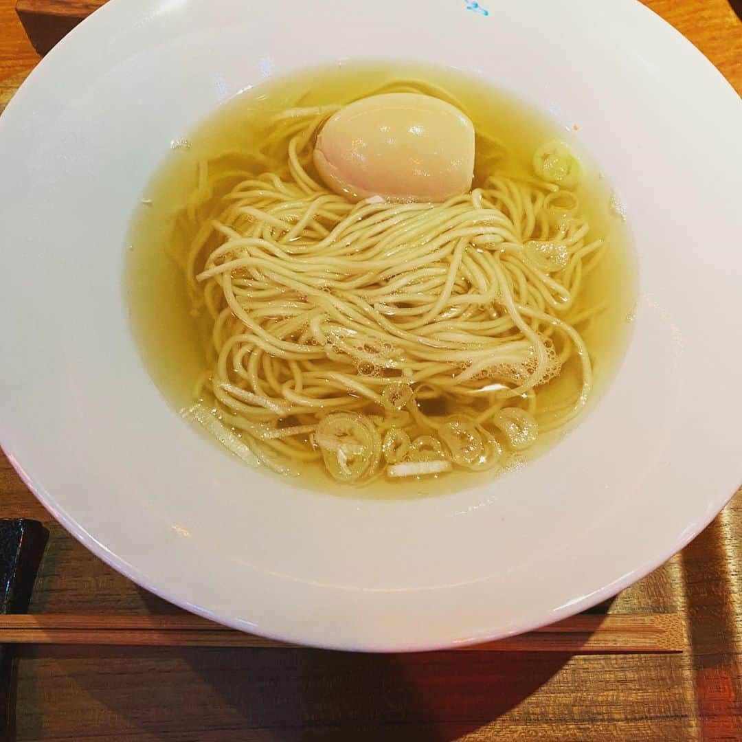 ラーメンみしゅくさんのインスタグラム写真 - (ラーメンみしゅくInstagram)「下北沢のバーにあったラーメン🍜 お店の名前思い出したら書きます。笑 #下北沢 #ラーメン #とにかく半熟卵がやばうまだった」8月26日 17時24分 - mishuku_ramen