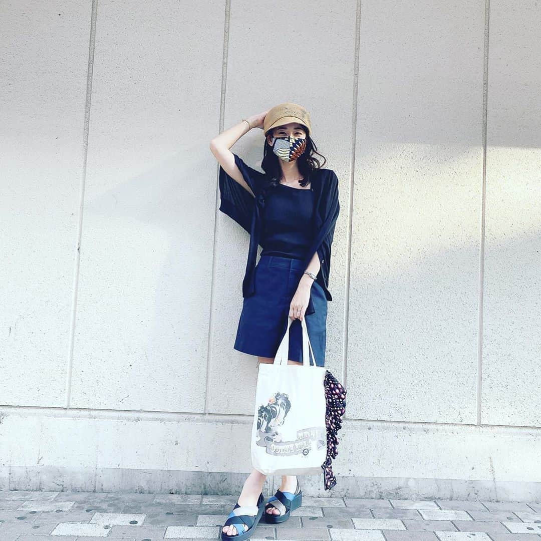 西村みえこさんのインスタグラム写真 - (西村みえこInstagram)「ミヤコさんの　  @miminonagaiusagi   バッグ&マスク  シンプルな服に合わせやすいカンガ♡  いつもありがとうございます🥰  この日は 同じ事務所のヒカルちゃんと一緒でした♡  ミヤコさん、ヒカルちゃん いつもありがとう♡ @hikaruuuuu15   #japan #fashion #conyisland  #handmade  #love #life #photographer  #stylist  #model #miyanokinoshita #miekonishimura @miminonagaiusagi」8月26日 17時30分 - mieko_nishimura_