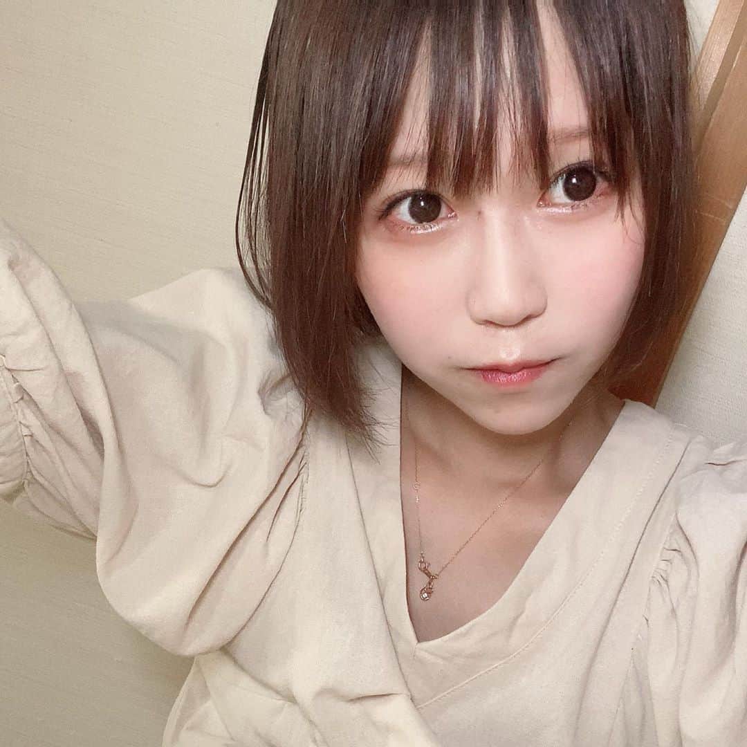 のインスタグラム：「しおりちゃんから教えてもらったマツエク行ってきました✨ 目がすごく大きくはっきり見えるようになったし、メイクもかなり時短できるし通ってしまいそうです❤️ CCカールの上まつ毛140本で11mmと12mmのミックス下まつげ20本✨ 前回まつ毛パーマの上下が気に入ってマツエク久々に挑戦してみたのですが、気に入り過ぎてリピ確定です🥰次は少し長さ短くしてもう若干ナチュラルにお願いしてみようかな？ ホームページがまだ出来ていないそうですが、mellowさんというお店です✨  #美容#メイク#女子力#マツエク#まつ毛エクステ #新潟#びよう#ビューティー#beauty#マツエクサロン #mellow#桜木#女子力アップ #女子力あげたい #女子力向上委員会 #オススメ#激推し」