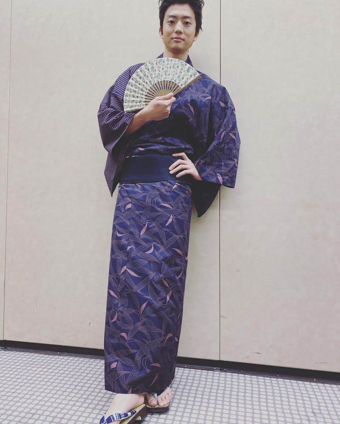 伊藤健太郎のインスタグラム：「実は、昨日の舞台挨拶の際、帯にさしていた扇子の柄は自転車でした！  #弱虫ペダル #弱ペダ #スタイリストM氏 #細かい所に遊び心」