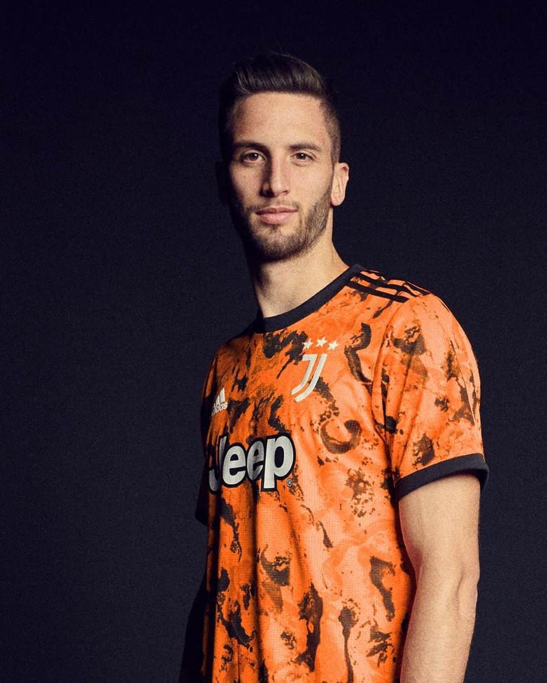 ロドリゴ・ベンタンクールのインスタグラム：「@Juventus @adidasfootball #ReadyForSport #createdwithadidas」