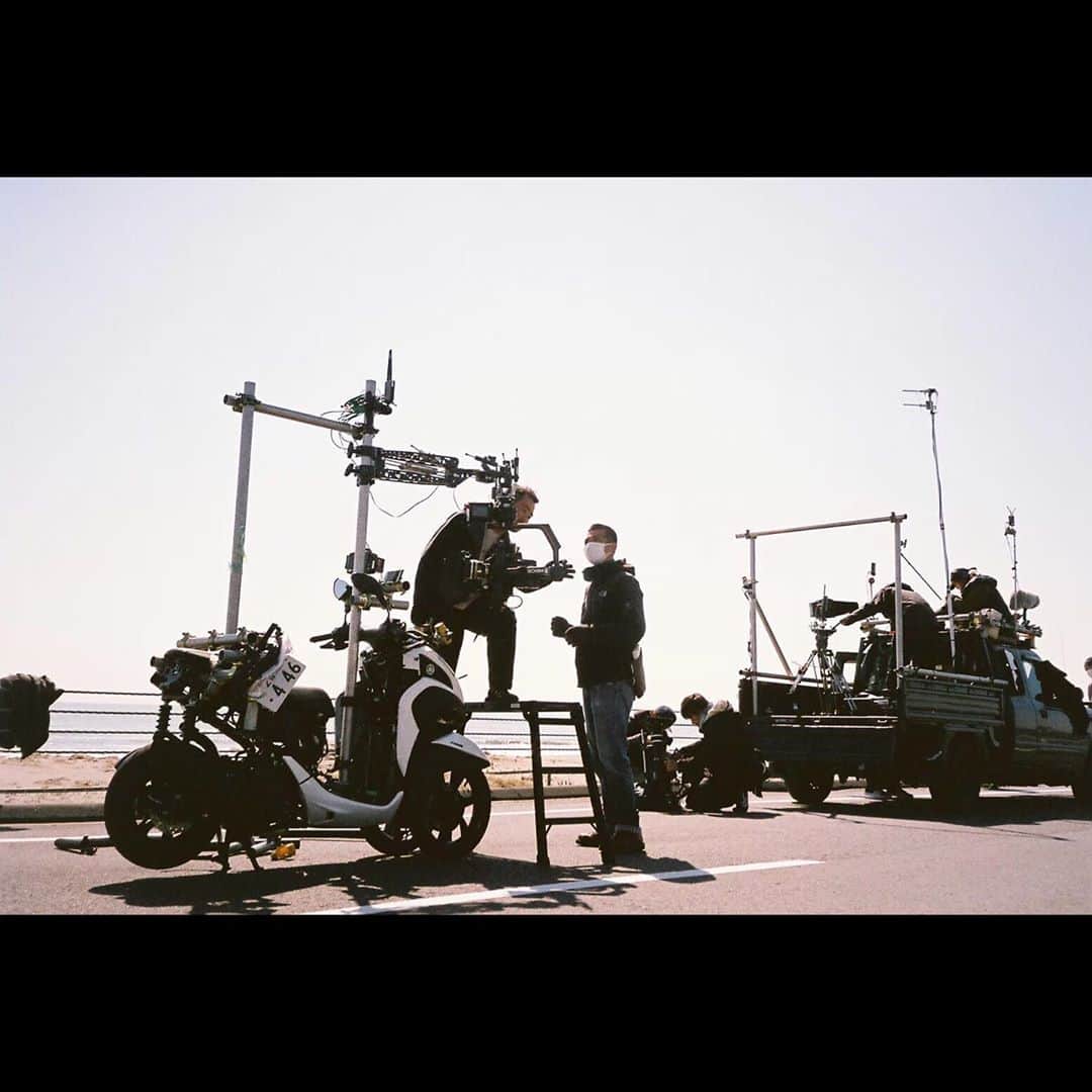 長谷川大さんのインスタグラム写真 - (長谷川大Instagram)「弱虫ペダルの撮影車 自転車が何台もいる中擦り抜けていったりと凄腕でした。  #弱虫ペダル #フィルムカメラ #映画」8月26日 17時48分 - hasegawa.dai
