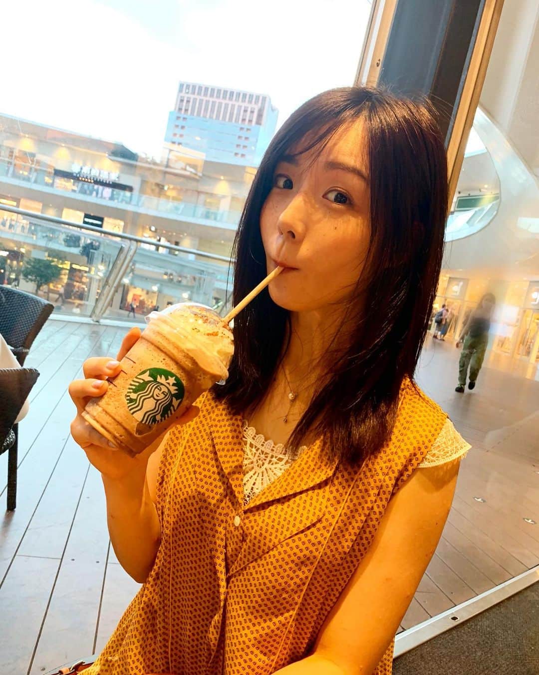 葉山柚子さんのインスタグラム写真 - (葉山柚子Instagram)「#starbucks  #虫刺され」8月26日 18時15分 - hayama_yuko
