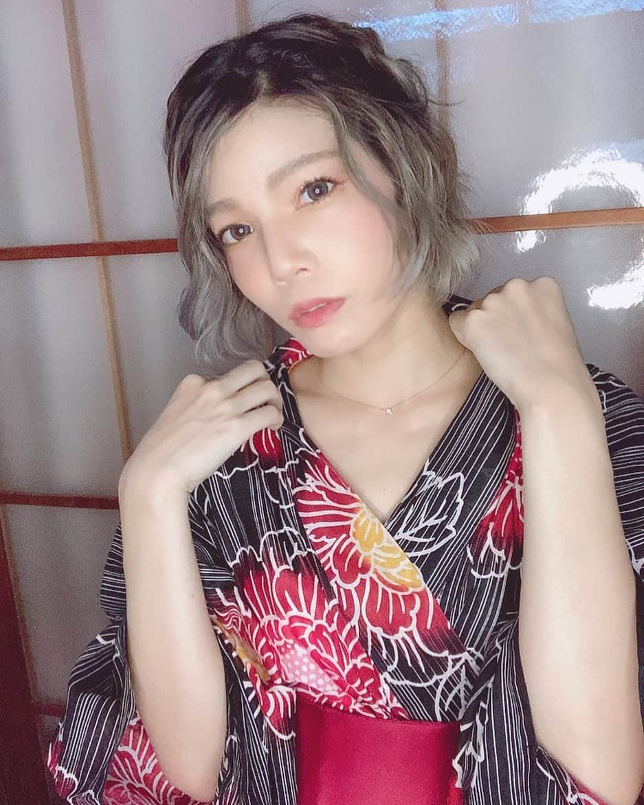 菜月アイルのインスタグラム：「浴衣別バージョン👘💓✨ ・ ・  #夏 #浴衣  #浴衣ヘアアレンジ  #ショートヘア #summer #japanese #yukata #お家時間」