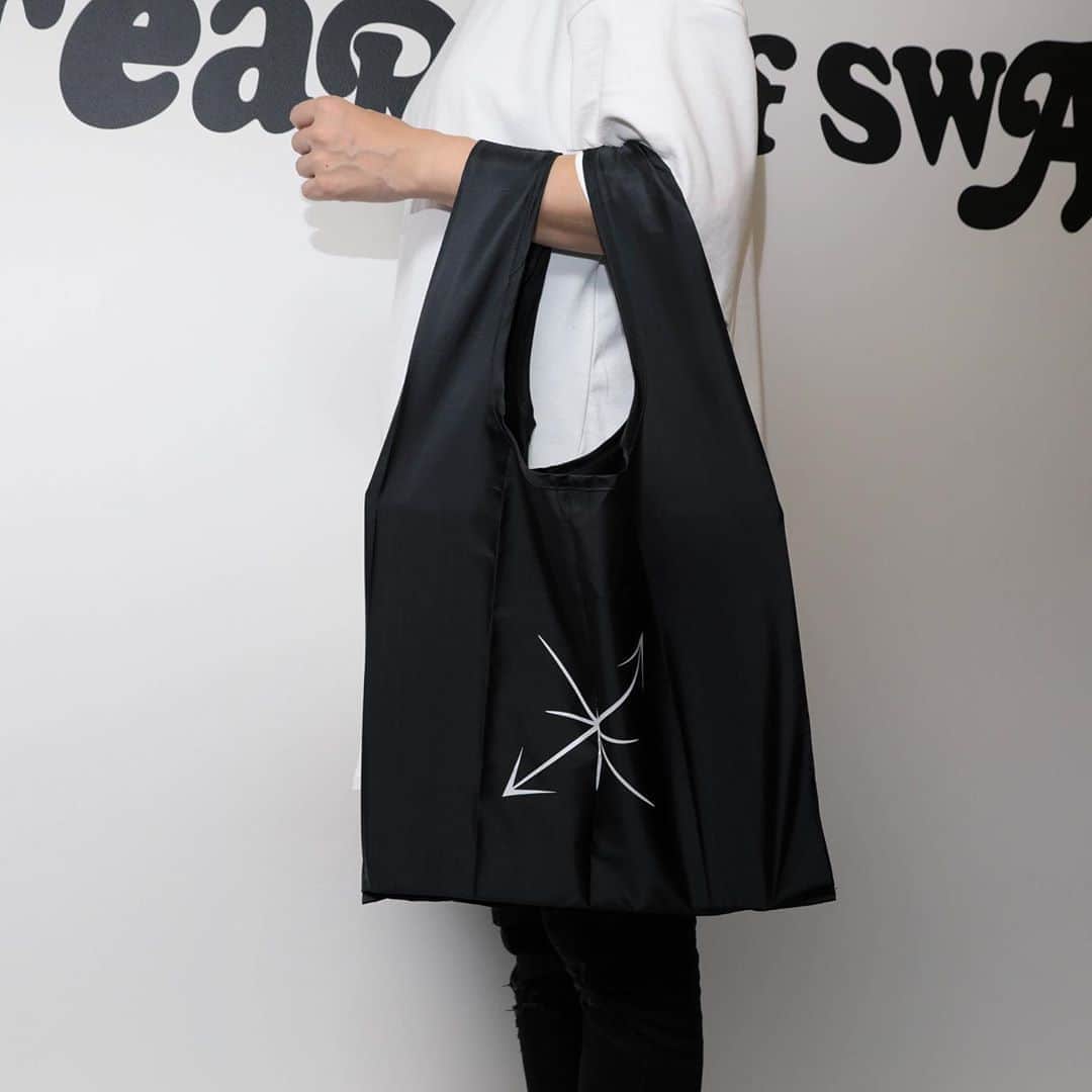 のインスタグラム：「TEARS OF SWAN-COMPACT ECO BAGになります!! CANALCITY OPA店頭、webshopにて販売中ですので宜しくお願い致します(^^)🛍🏬💻  http://tears-of-swan.shop-pro.jp/?pid=152265676 (webshopオーダー分は9月上旬発送、売切次第終了) ※プロフィール下のURLからofficial websiteがご覧頂けます  @tears_of_swan  #tearsofswan  #ecobag  #compactecobag #エコバッグ #コンパクトエコバッグ」