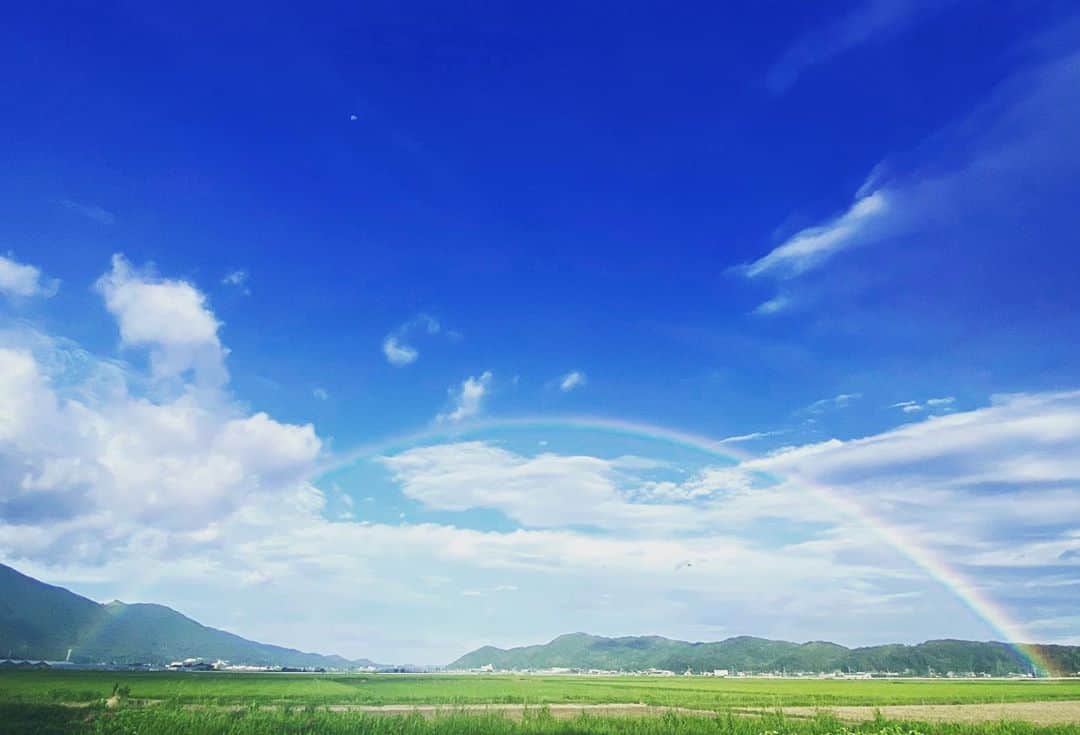ほなみのインスタグラム：「. 私が今まで見た中で一番綺麗な🌈 . この日の虹が忘れられん☺︎ . #糸島#いとしま #糸島景色 #itoshima」