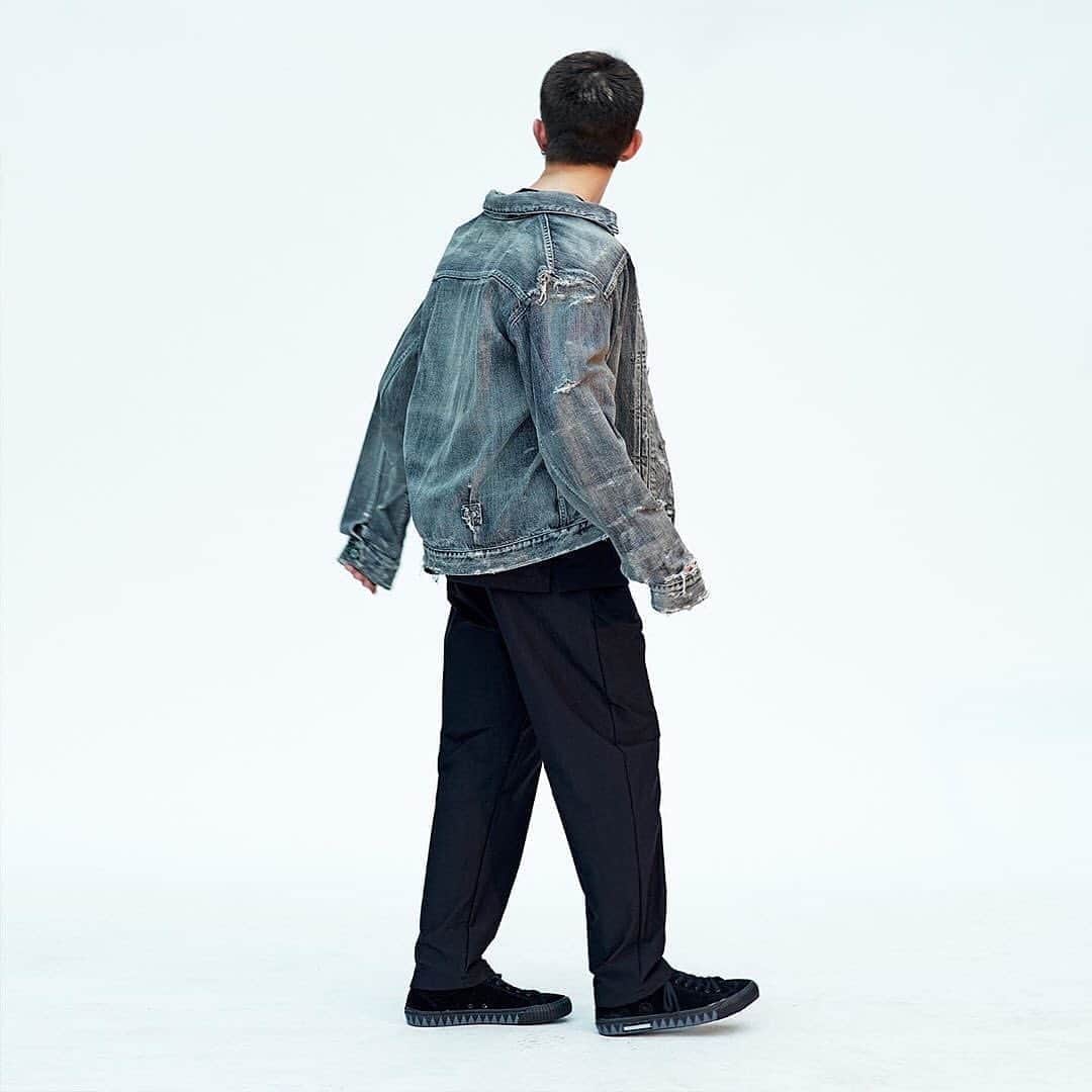 HYPEBEASTさんのインスタグラム写真 - (HYPEBEASTInstagram)「@hypebeaststyle: @neighborhood_official has unveiled its Fall/Winter 2020 lookbook. Set against a clean backdrop, the pieces in the collection pop with bold bandana prints, rich indigo dyes and understated palettes. Swipe to check out the selection. It’s all currently available on the label’s website, with prices ranging from $75 – $395 USD.⁠⠀ Photo: NEIGHBORHOOD」8月26日 18時22分 - hypebeast