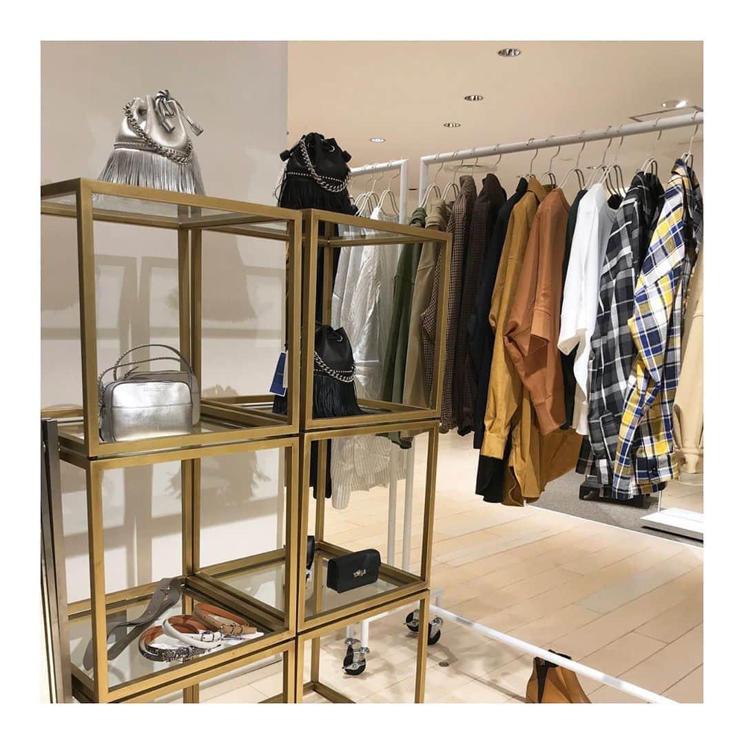 エリオポールのインスタグラム：「. 8.26.wed-9.8.tue LIMITED SHOP AT. MATSUYA GINZA . 「AUTUMN & WINTER 2020」 . 8月26日(水)より松屋銀座3階中央特設スペースにて、LIMITED SHOPがオープン。 「Utility」をキーワードにした秋の新作を、他店舗に先駆けてご紹介します。 是非、お立ち寄りください。 . お問い合わせ：松屋銀座3階 キャリアスタイル 03 (3567) 1211  . . . #HELIOPOLE #エリオポール #2020aw #autumnwinter #selectshop #fashion #style」