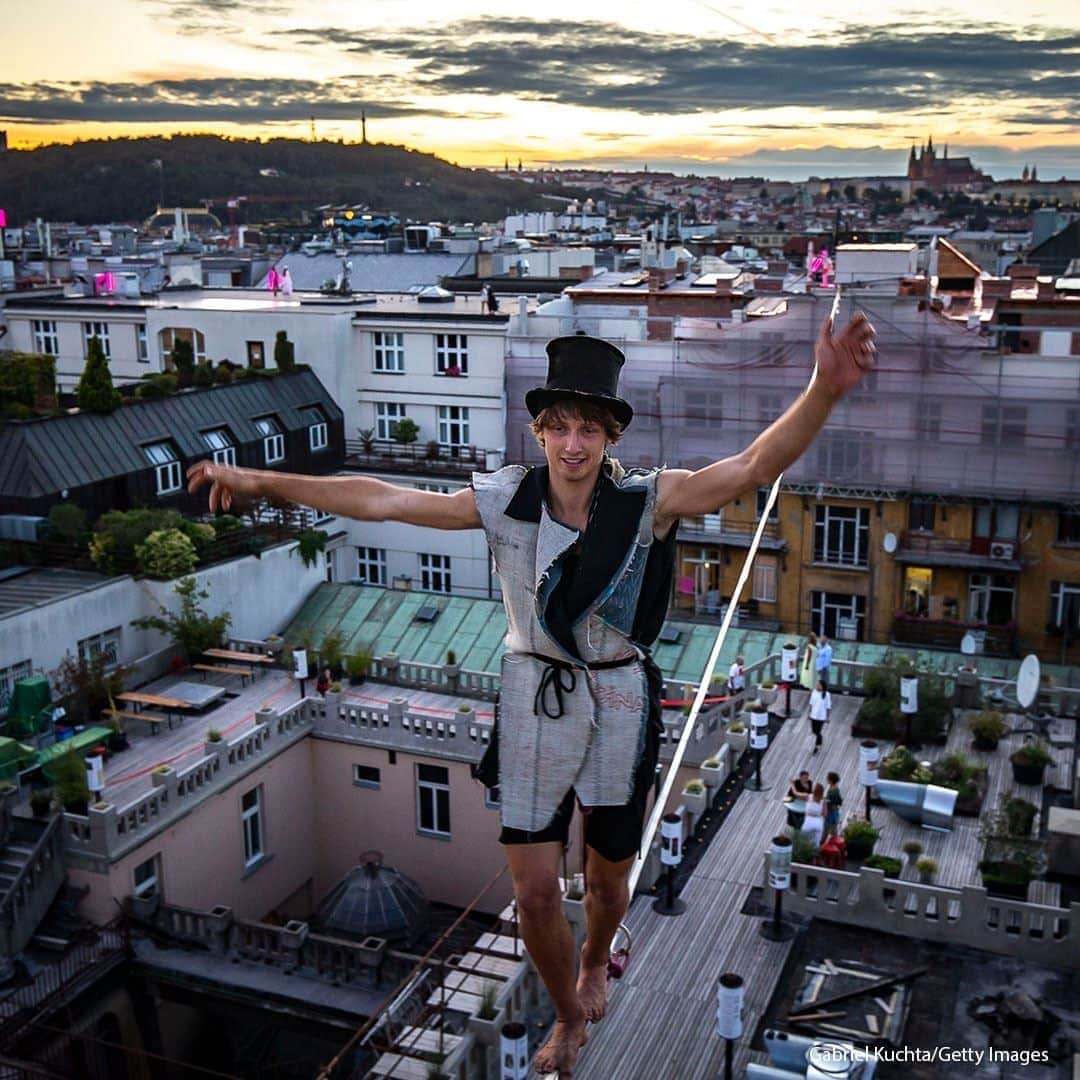 ABC Newsさんのインスタグラム写真 - (ABC NewsInstagram)「Artists perform an acrobatic performance of the literary fairy tale "The Shepherdess and the Chimney Sweep" by Danish poet and author Hans Christian Andersen on the rooftop of the Lucerna building in Prague, Czech Republic. #prague #tightrope #performance #tightropewalker」8月26日 18時35分 - abcnews