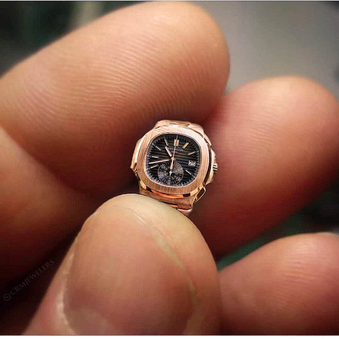 Daily Watchさんのインスタグラム写真 - (Daily WatchInstagram)「Gotta start somewhere 😂 Miniature Patek Philippe 5980 with incredible details. Photo via @crmjewelers」8月26日 18時50分 - dailywatch