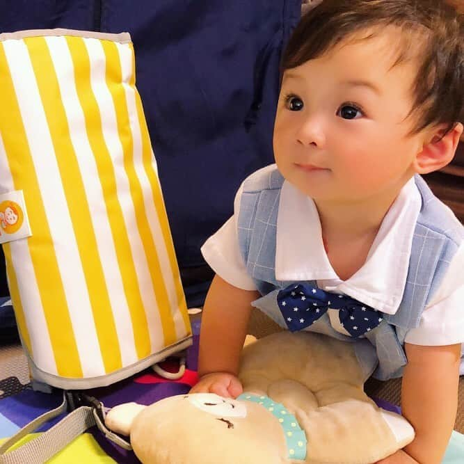 世手子さんのインスタグラム写真 - (世手子Instagram)「Active baby and measures(*^ω^*) I'm busy because my baby is moving around everyday((((；ﾟДﾟ))))))) Introducing convenient baby products that you can use👶🍼 最近 我が子の動きが激しすぎて #オムツ替え すらさせてくれない #わんぱく ぶりで大変ww そろそろ外出もしていきたいし かわいい服を着せたいー！ だけど汚したくないーww ということで #おしめかえ隊 使ってみたよ（＾_＾） 上手いことできてる？！ くっついてるリングに集中してくれてよかったー！ しかも折りたためるから持ち運び便利っっ そして @tamahiyoinsta #たまひよ公式インスタグラマー #買ってよかった育児グッズ は #水に強い布用両面テープ ！ #お洗濯OK な #両面テープ  #裁縫セット を #やんちゃボーイ の目の前に置くのは大変危険なので #布用両面テープ は #縫わない で解決できるので素晴らしいー！ #フォーマルスーツ なんだけど もうボタンを取ろうとするから大変で汗 #誤飲 が怖いし助かったー #蝶ネクタイ なんて取り外そうとするので、しっかり固定！ 私のボタンも取ろうとするしいろんな所に使いまくってリピ買いしました(о´∀`о) #便利グッズ で #外出 準備もバッチリだよ！ 早くお出かけしたいなぁ！！！ #布用両面テープ推し2020  #手づくり #KAWAGUCHI #手芸 #monipla #kwgc_fan @asagakecom  #asagakeで体験」8月26日 18時47分 - rojide