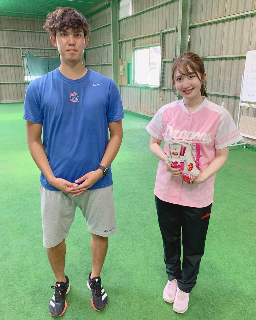 沢井里奈さんのインスタグラム写真 - (沢井里奈Instagram)「⠀ ⠀ 先日、｢ドラ・ナビ｣ スタジオ収録でした⚾️🌸 　 本当にいつも温かい現場で、 今回も楽しい収録でした☺️💓💓 　 　 そして、今日は久しぶりに delaアツ！ロケでした💪🏻💕💕 たぶん沖縄ぶりかな、、🥺🌺 　 ⚾️Be an Eliteさん (@kenmeibaseball0527 ) 投手専門アカデミー！！ 投げられる距離が伸びて嬉しかったです🥰 　 ⚾️BASEBALL ONE 名古屋フィールドさん (@baseballone891 ) 動作解析をしていただきました🌟 構え方や重心など、初心者の私でも 変化を感じる事が出来て嬉しかったです！！ 　 ⚾️真野ししゅうさん (@manosisyu ) とても繊細で職人さんの想いが詰まった刺繍は どれも本当に美しかったです🥺💕💕 　 投げて、打って、デザインを考えたりと とても楽しい時間でした☺️💓💓 ありがとうございました！！ 放送を楽しみにして頂けたらと思います🌷✨ 　 　 #dranavi #dragons #beanelite #baseballone #ドラナビ #ドラゴンズ #ドラゴンズマスク #真野ししゅう」8月26日 19時01分 - sawairina