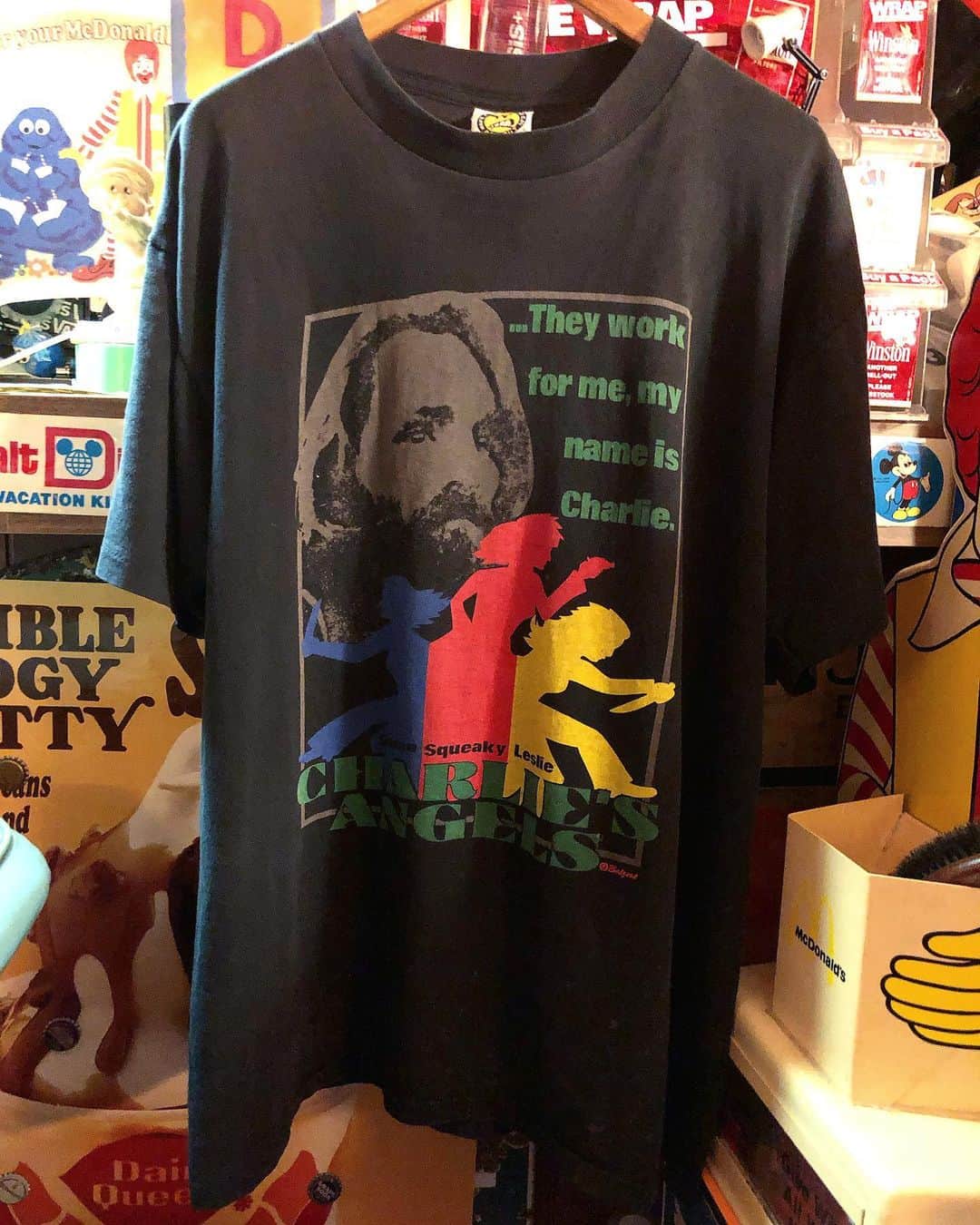 大川知英のインスタグラム：「90's CHARLIES MANSON Balzout🚬 久しぶりに激シブTシャツをズッポシ🗽 タグもとぅき👨🏾upi-🤡❗️ #charliesangels#charlsmanson  #balzout #90s#激シブ#vintage  #Tシャツ#upi#amecajiboys #takatsubase#アメトイ部#captain」